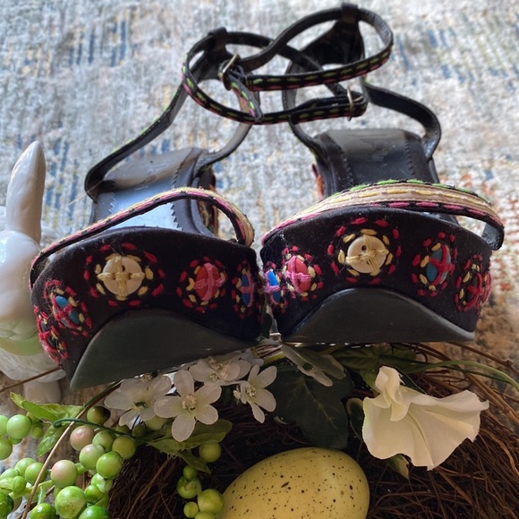 Platform Wedges, Sandals. Multi-Color Embroidery & Buttons. Sam Edelman. Size 7 - Picture 6 of 13